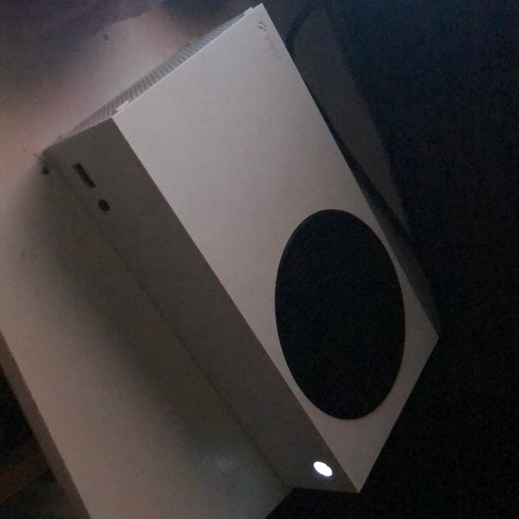 Only has around 2 hours on it bought if for my son and he doesn’t play it - Picture 1 of 4